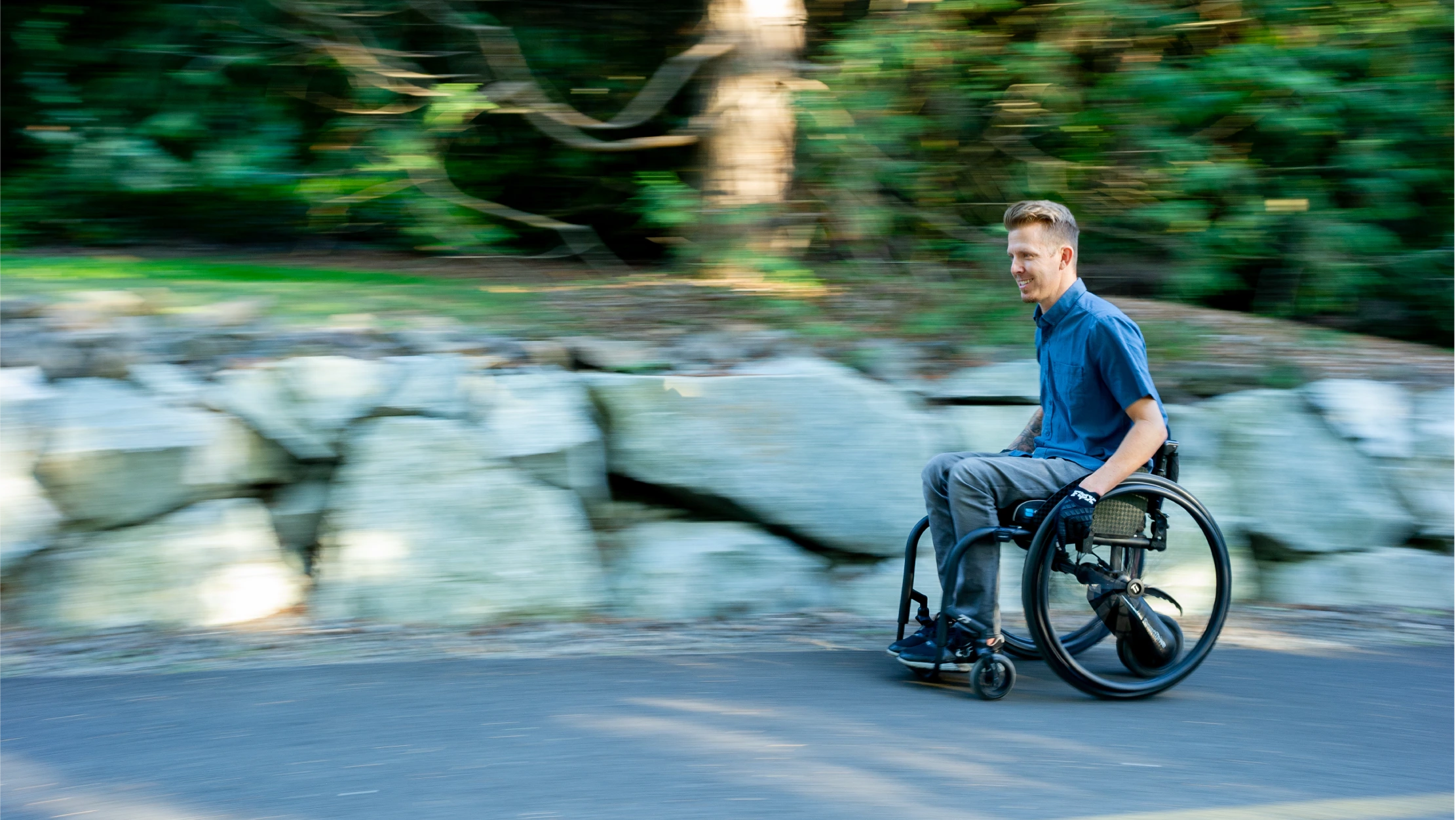 Man wheeling with PushTracker App in a TiLite 