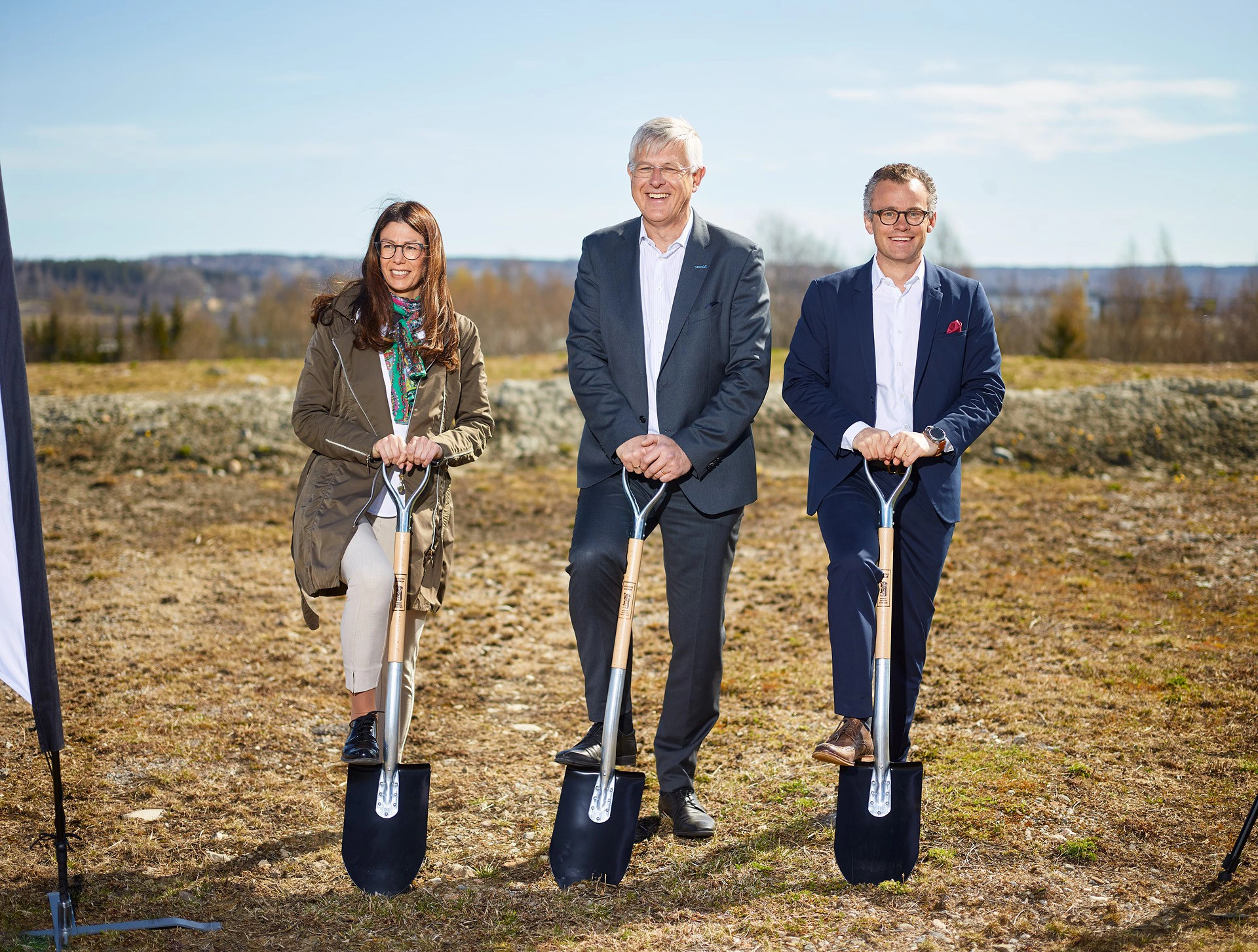 Hansson, Permobil CEO Bengt Thorsson and Ambre mark the start of Permobil's new site in Birsta, Sweden